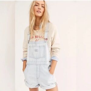 LEVI’S CUFFED HEM SHORTALLS ☀️